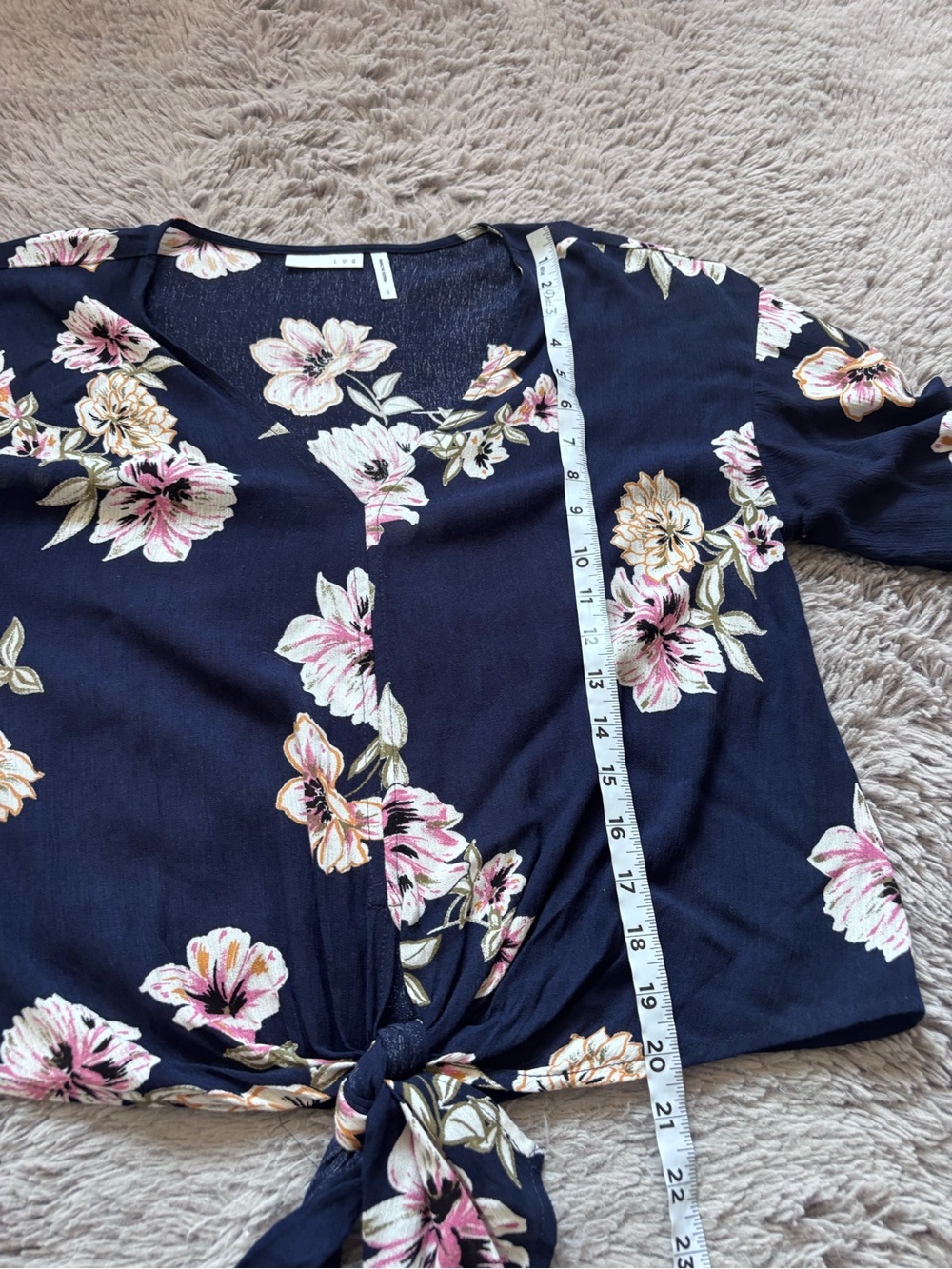 LUQ Floral Tie-Front V-Neck Top - Navy size Small - Picture 6 of 6
